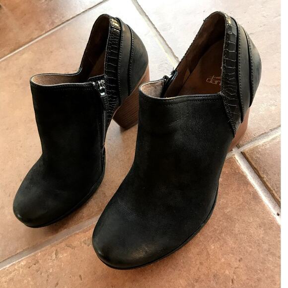 Dansko Black Distressed Leather Booties with Crocodile Trim size 39 - Picture 3 of 12